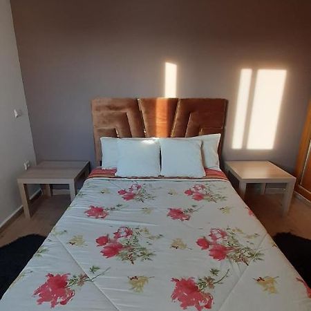 Superbe Appartement En Plein Centre Ville เกนิตรา ภายนอก รูปภาพ