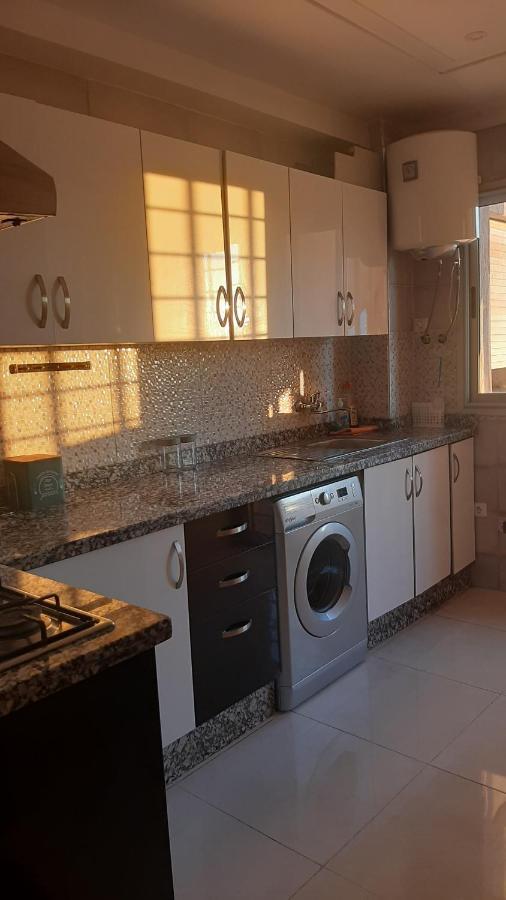 Superbe Appartement En Plein Centre Ville เกนิตรา ภายนอก รูปภาพ